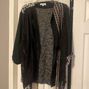 Black and white mixed fabric and pattern tunic